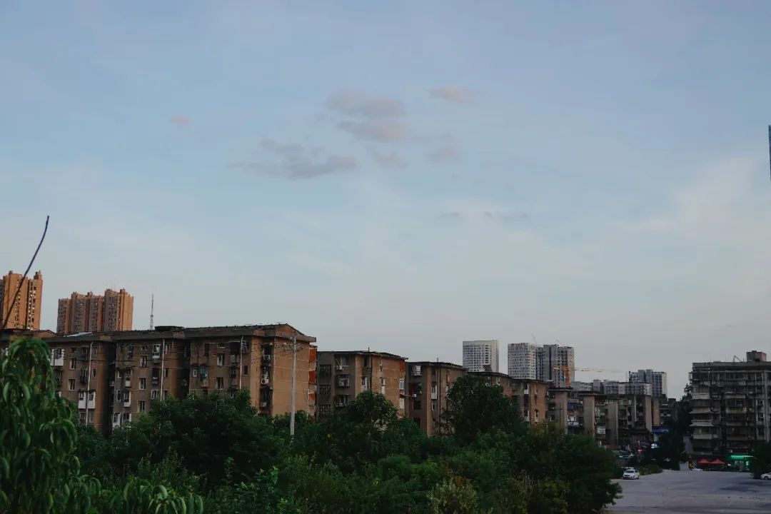 DƬ
